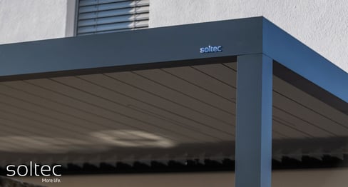 Soltec bioklimatska pergola je sestavljena iz aluminija in inoxa